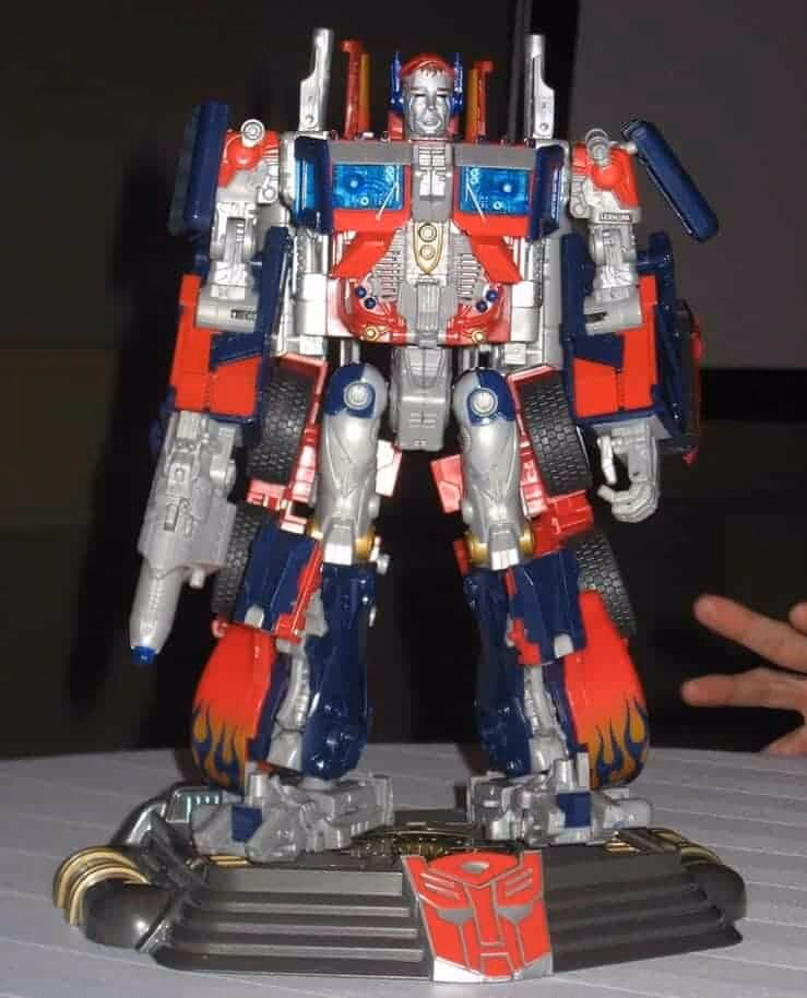 Optimus Prime (Botcon Door Prize)